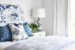 eleganckie łóżko do sypialni